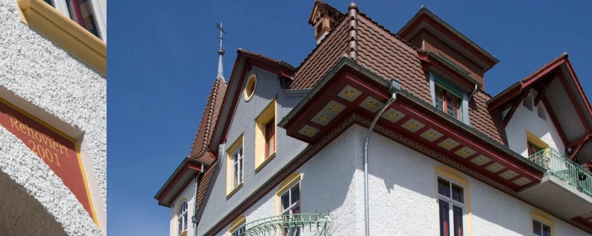 Restaurierte historische Fassade des Schlössli Brügg mit Zierelementen